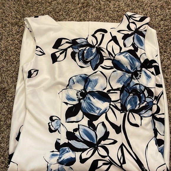 Beautiful midi dress - Picture 2 of 3